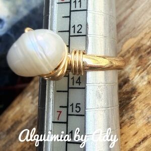 Freshwater pearl Gold Ring with White